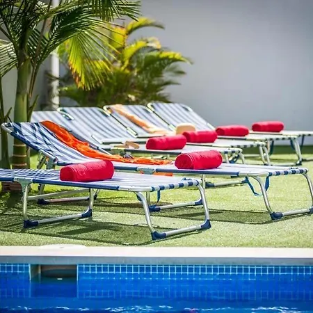 Playa De Fanabe Sleeps 8 Pool Air Con Wifi ヴィラ アデヘ